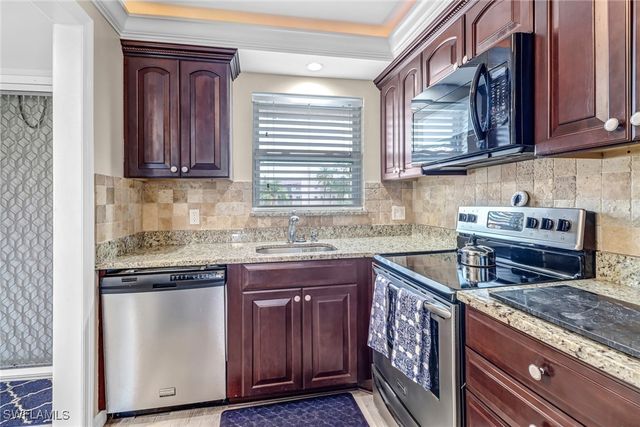 190 Turtle Lake CT 6, Naples, FL 34105