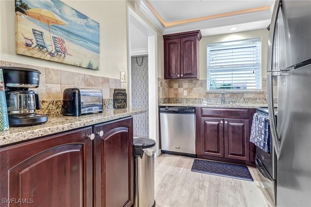 190 Turtle Lake CT 6, Naples, FL 34105