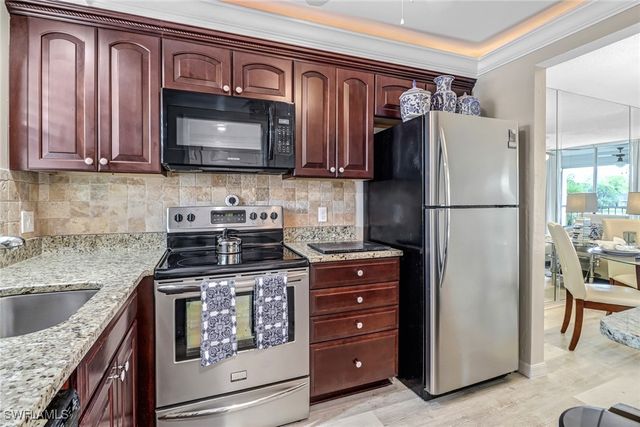 190 Turtle Lake CT 6, Naples, FL 34105