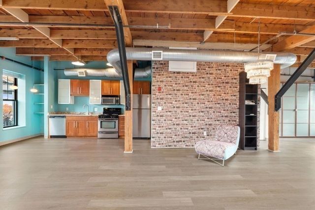 60 Dudley St 32, Chelsea, MA 02150