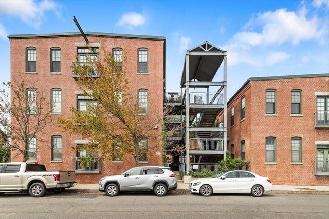 60 Dudley St 32, Chelsea, MA 02150