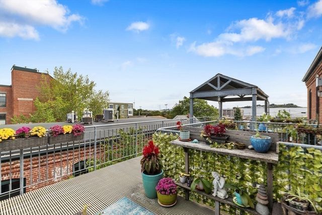 60 Dudley St 32, Chelsea, MA 02150