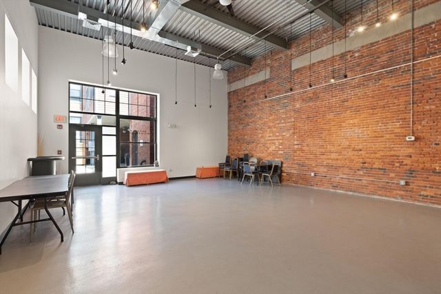 60 Dudley St 32, Chelsea, MA 02150