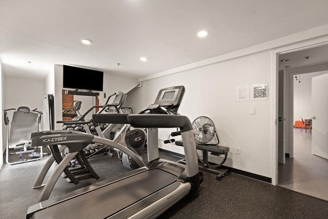 60 Dudley St 32, Chelsea, MA 02150