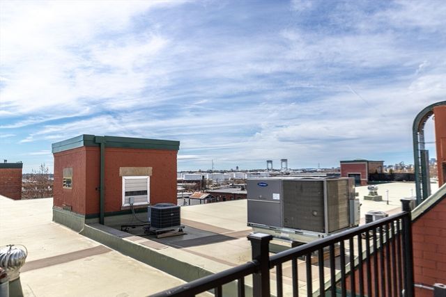 60 Dudley St 32, Chelsea, MA 02150