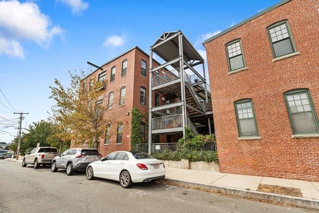 60 Dudley St 32, Chelsea, MA 02150