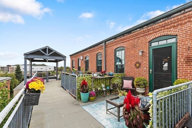 60 Dudley St 32, Chelsea, MA 02150