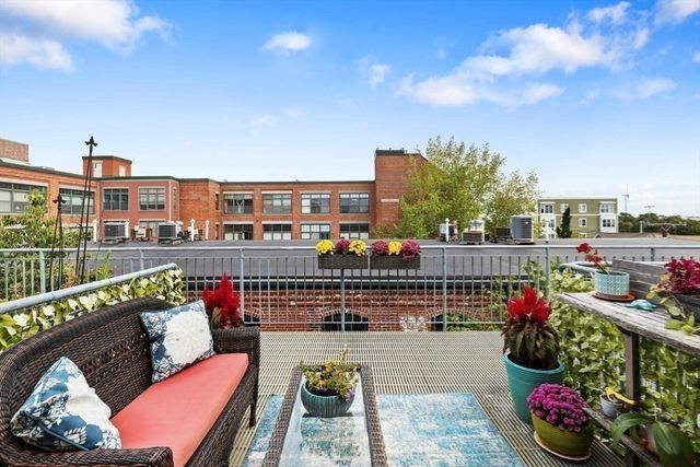 60 Dudley St 32, Chelsea, MA 02150