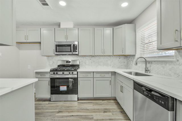22 Cozumel Circle, Galveston, TX 77554