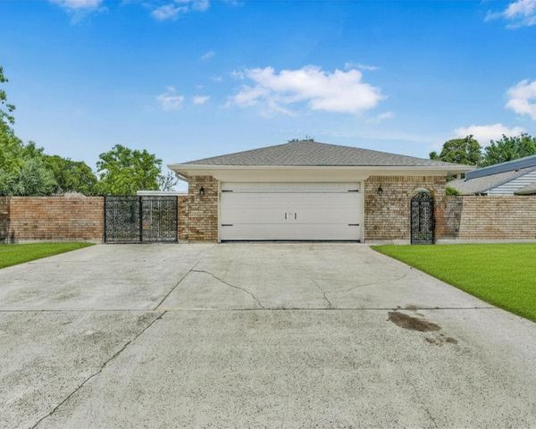 22 Cozumel Circle, Galveston, TX 77554