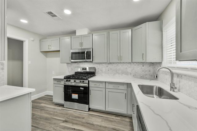 22 Cozumel Circle, Galveston, TX 77554