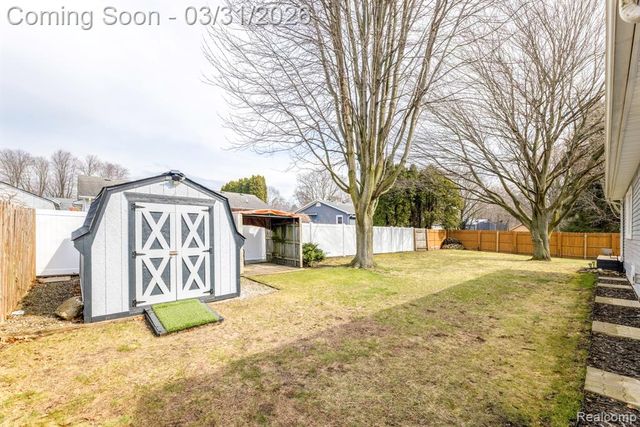 3264 Lake Drive, Fort Gratiot, MI 48059