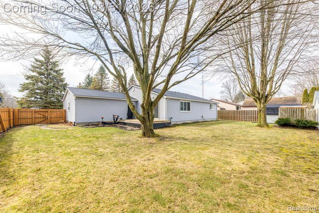 3264 Lake Drive, Fort Gratiot, MI 48059