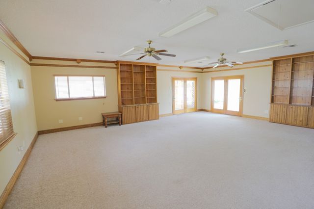 303 David Davis Drive, Mcgregor, TX 76657