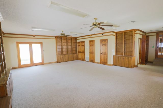 303 David Davis Drive, Mcgregor, TX 76657