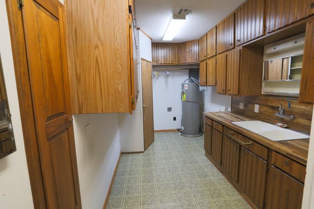 303 David Davis Drive, Mcgregor, TX 76657