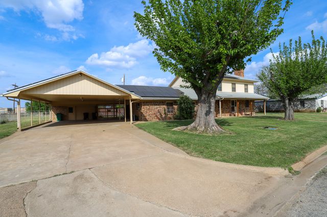 303 David Davis Drive, Mcgregor, TX 76657