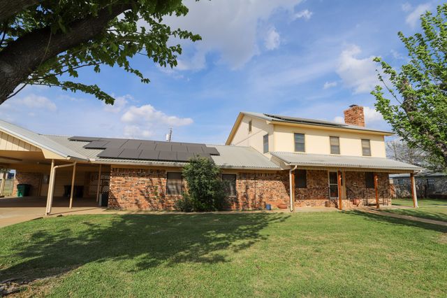 303 David Davis Drive, Mcgregor, TX 76657