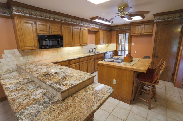 303 David Davis Drive, Mcgregor, TX 76657