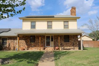 303 David Davis Drive, Mcgregor, TX 76657