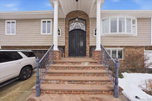 101 Jetmore Place, Massapequa, NY 11758