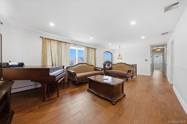 101 Jetmore Place, Massapequa, NY 11758