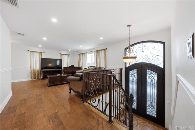 101 Jetmore Place, Massapequa, NY 11758