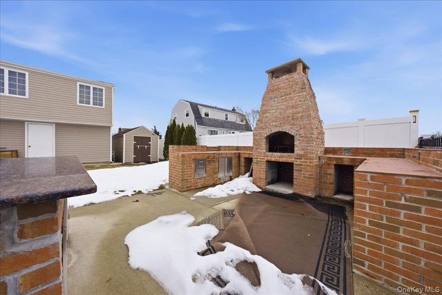 101 Jetmore Place, Massapequa, NY 11758