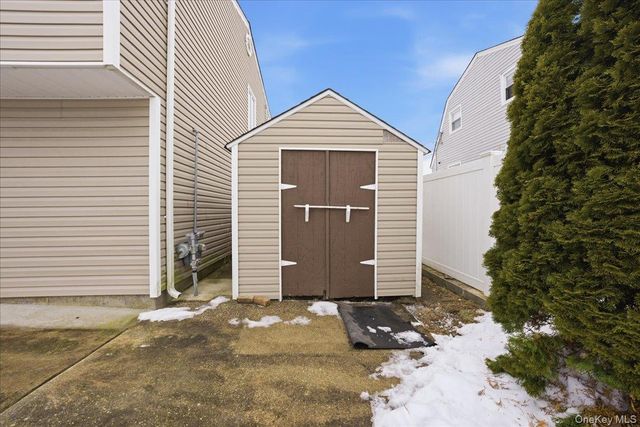 101 Jetmore Place, Massapequa, NY 11758