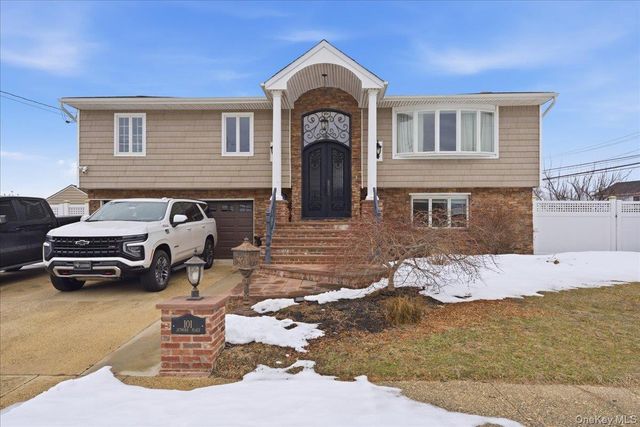 101 Jetmore Place, Massapequa, NY 11758