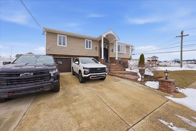 101 Jetmore Place, Massapequa, NY 11758