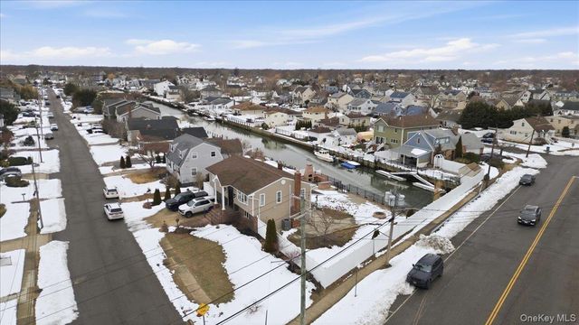 101 Jetmore Place, Massapequa, NY 11758