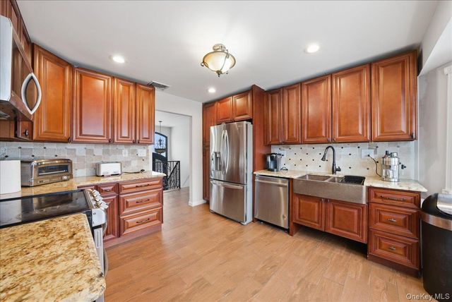 101 Jetmore Place, Massapequa, NY 11758