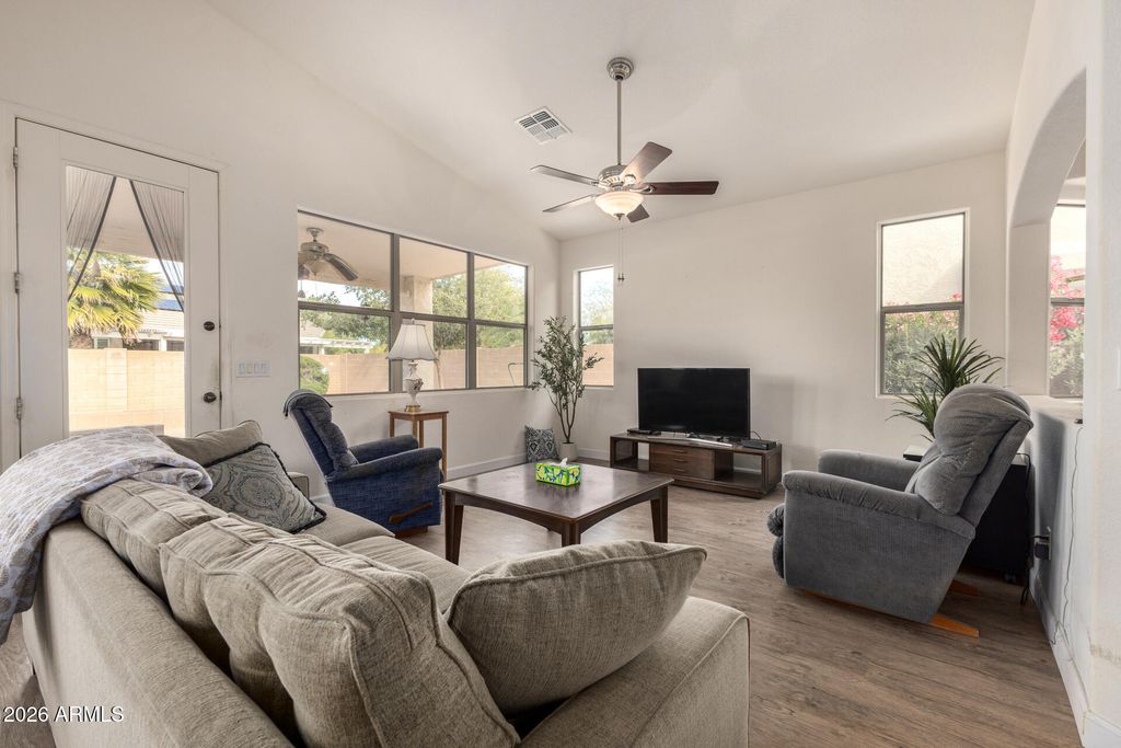 18186 W CONTINENTAL Parkway, Surprise, AZ 85374 — photo 2