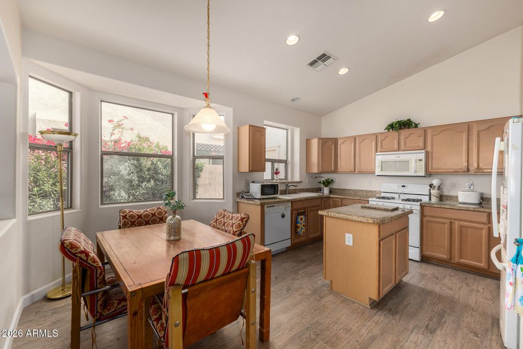 18186 W CONTINENTAL Parkway, Surprise, AZ 85374 — photo 4