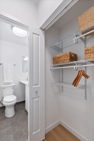 1650 W Roscoe Street 207, Chicago, IL 60657