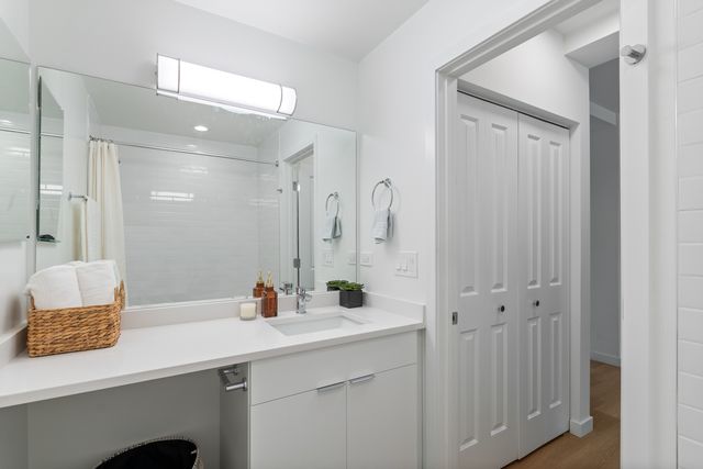 1650 W Roscoe Street 207, Chicago, IL 60657