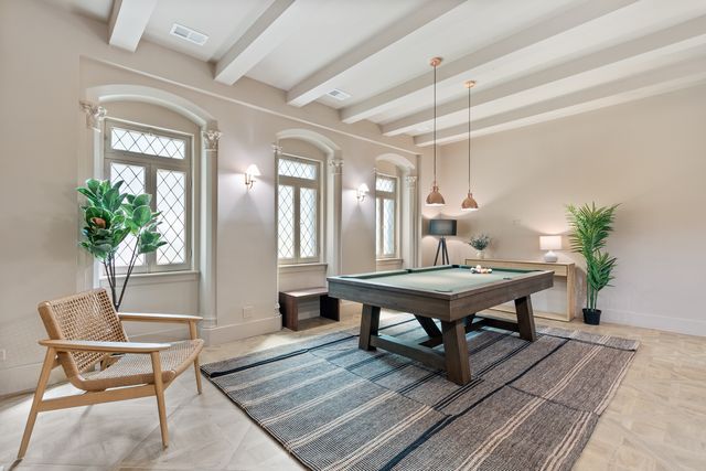 1650 W Roscoe Street 207, Chicago, IL 60657