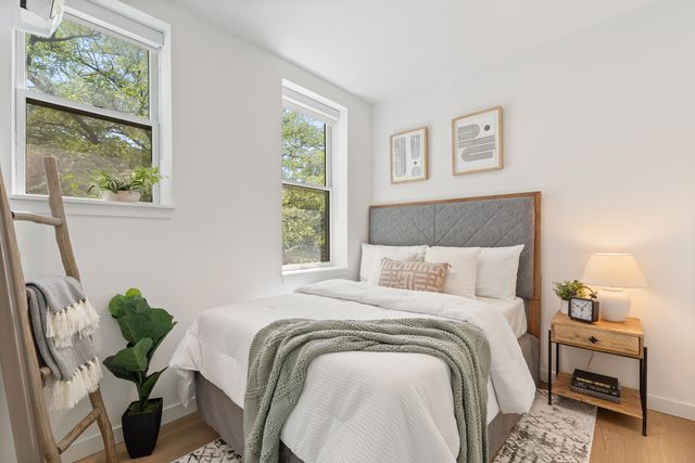 1650 W Roscoe Street 207, Chicago, IL 60657