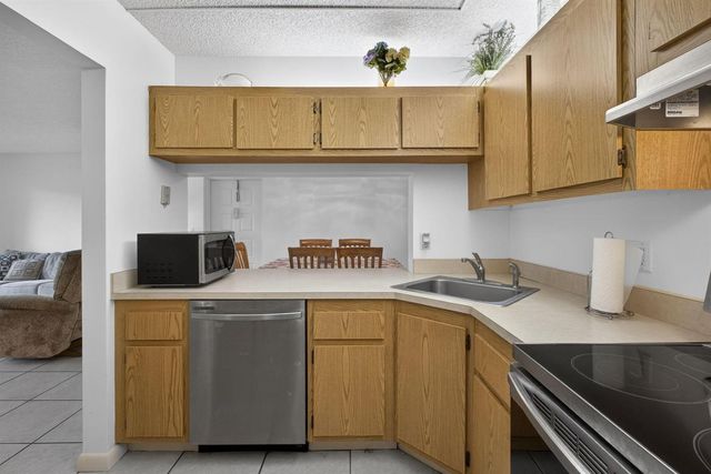 812 Sky Pine Way G1, Greenacres, FL 33415