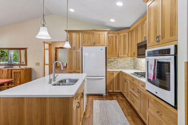 2215 Greenfield Drive E, Northfield, MN 55057