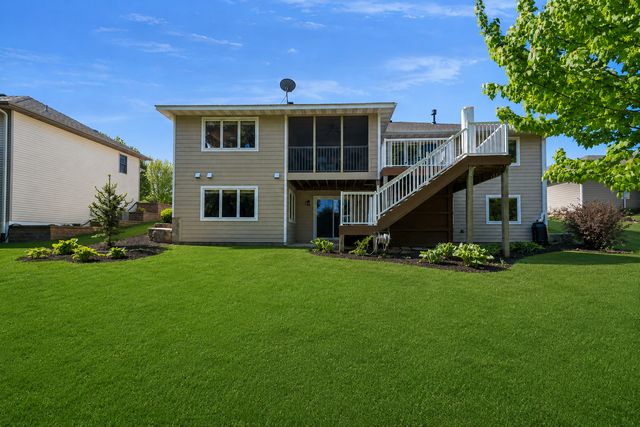 2215 Greenfield Drive E, Northfield, MN 55057