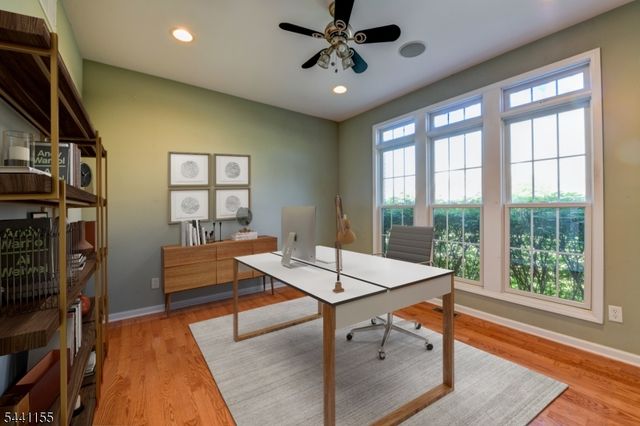 16 Commanders Ct, Totowa Boro, NJ 07512