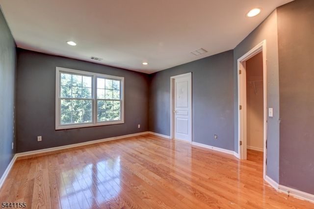 16 Commanders Ct, Totowa Boro, NJ 07512