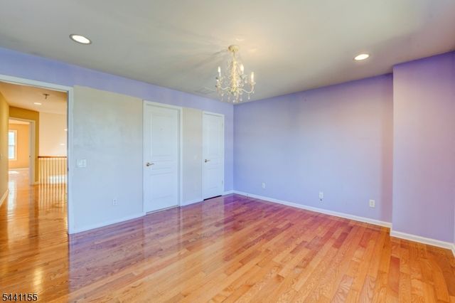 16 Commanders Ct, Totowa Boro, NJ 07512