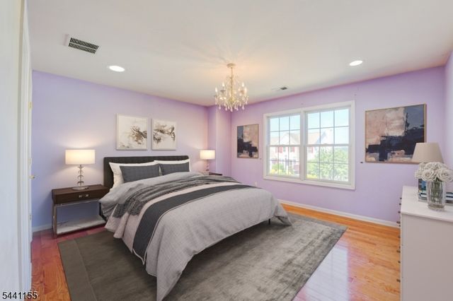16 Commanders Ct, Totowa Boro, NJ 07512