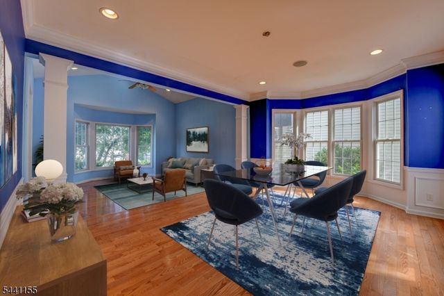 16 Commanders Ct, Totowa Boro, NJ 07512