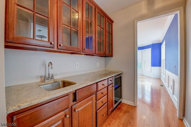 16 Commanders Ct, Totowa Boro, NJ 07512