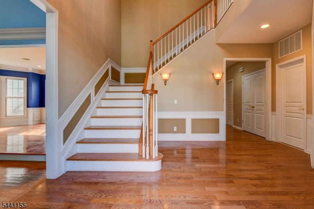 16 Commanders Ct, Totowa Boro, NJ 07512 — photo 2