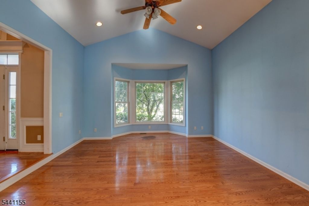 16 Commanders Ct, Totowa Boro, NJ 07512 — photo 5